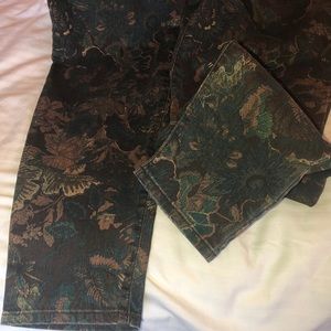 BEAUTIFUL & SUTTLE FLORAL PRINT JEANS